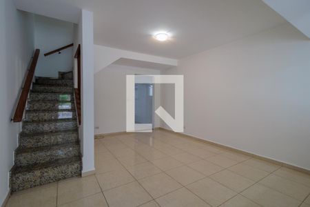 Sala de casa de condomínio à venda com 3 quartos, 110m² em Vila Suzana, São Paulo