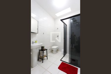 Casa à venda com 100m², 3 quartos e 2 vagasBanheiro