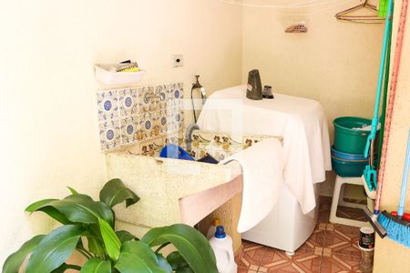 Casa à venda com 100m², 3 quartos e 2 vagasquintal / serviço