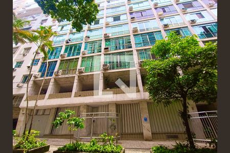 Apartamento à venda com 156m², 3 quartos e 1 vaga Apartamento à venda com 156m², 3 quartos e 1 vagaFachada com cartaz QA