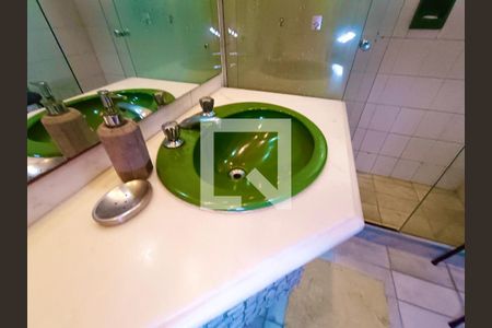 Apartamento à venda com 156m², 3 quartos e 1 vaga Apartamento à venda com 156m², 3 quartos e 1 vagaSuíte banheiro