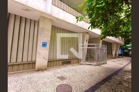 Apartamento à venda com 156m², 3 quartos e 1 vaga Apartamento à venda com 156m², 3 quartos e 1 vagaFachada com cartaz QA