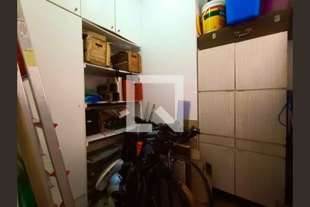 Apartamento à venda com 156m², 3 quartos e 1 vaga Apartamento à venda com 156m², 3 quartos e 1 vagaQuarto serviço