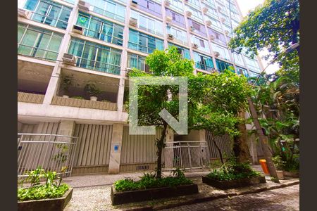 Apartamento à venda com 156m², 3 quartos e 1 vaga Apartamento à venda com 156m², 3 quartos e 1 vagaFachada com cartaz QA