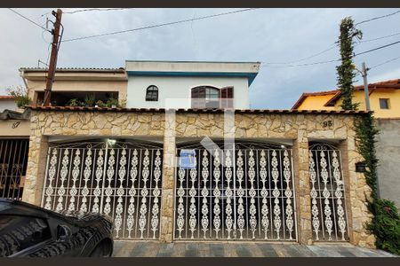 Casa à venda com 350m², 4 quartos e 2 vagasFachada