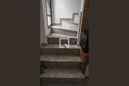 Escada de casa à venda com 2 quartos, 85m² em Bela Vista, Osasco