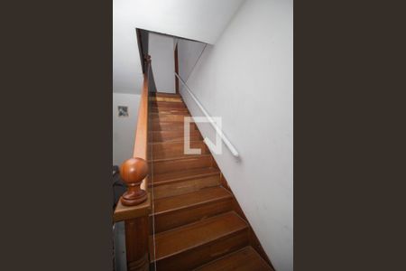 Escada de casa à venda com 3 quartos, 300m² em Piqueri, São Paulo