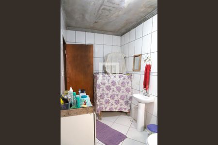 Casa à venda com 30m², 2 quartos e 1 vaga Casa à venda com 30m², 2 quartos e 1 vagaBanheiro