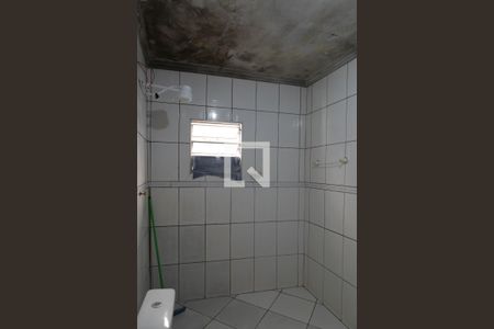 Casa à venda com 30m², 2 quartos e 1 vaga Casa à venda com 30m², 2 quartos e 1 vagaBanheiro