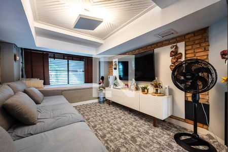 Sala de TV de casa para alugar com 3 quartos, 230m² em Gonzaga, Santos