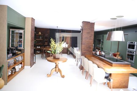Casa de Condomínio à venda com 2 quartos, 330m² em Morumbi, São Paulo