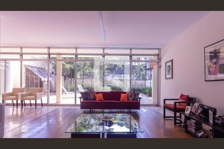 Casa à venda com 4 quartos, 400m² em Alto de Pinheiros, São Paulo
