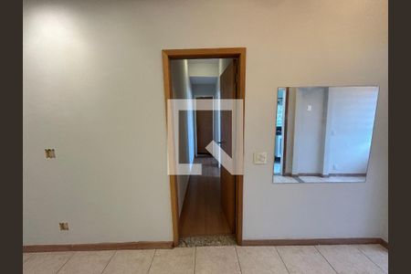 Corredor de apartamento para alugar com 2 quartos, 52m² em Lins de Vasconcelos, Rio de Janeiro
