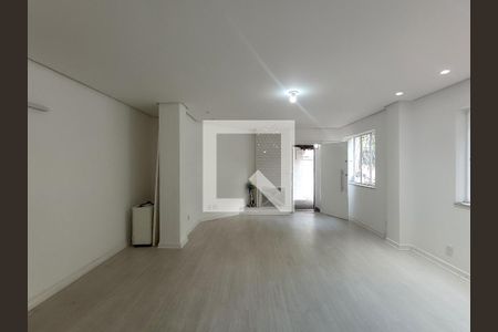 Sala de casa à venda com 4 quartos, 140m² em Água Branca, São Paulo