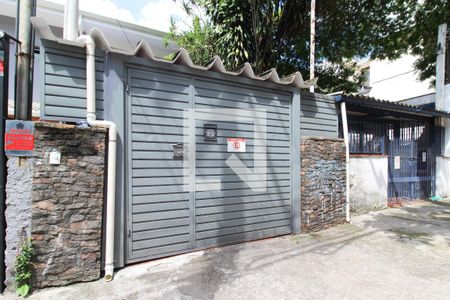 Casa à venda com 135m², 4 quartos e 1 vaga Casa à venda com 135m², 4 quartos e 1 vagaFachada