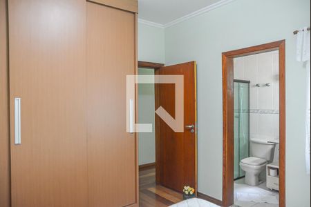 Casa à venda com 300m², 3 quartos e 4 vagasQuarto 2 - Suíte