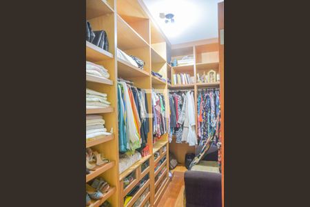 Casa à venda com 300m², 3 quartos e 4 vagasCloset da suíte 3