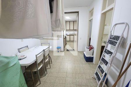 Apartamento à venda com 318m², 3 quartos e 1 vagaÁrea de Serviço