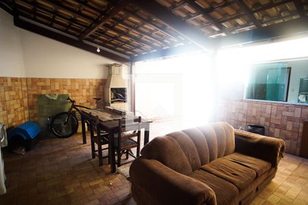 Casa à venda com 120m², 2 quartos e 3 vagas Casa à venda com 120m², 2 quartos e 3 vagasVaranda