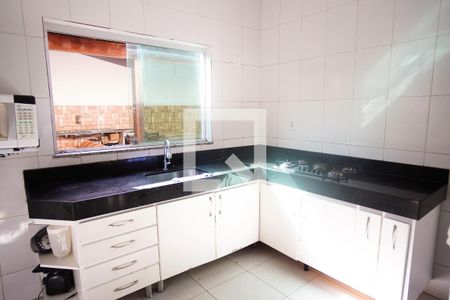 Cozinha de casa à venda com 2 quartos, 120m² em Santa Amelia, Belo Horizonte