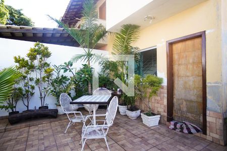 Casa à venda com 120m², 2 quartos e 3 vagas Casa à venda com 120m², 2 quartos e 3 vagasQuintal