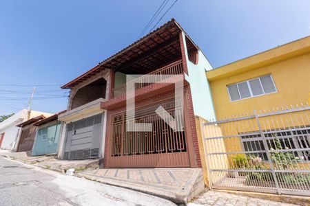 Casa à venda com 182m², 3 quartos e 2 vagas Casa à venda com 182m², 3 quartos e 2 vagasFachada