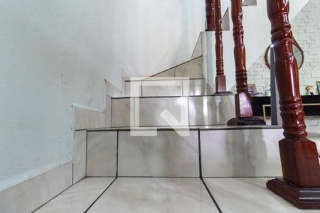 Escada de casa à venda com 3 quartos, 182m² em Parque Paineiras, São Paulo