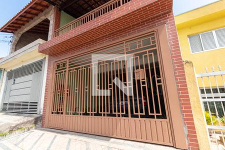 Casa à venda com 182m², 3 quartos e 2 vagas Casa à venda com 182m², 3 quartos e 2 vagasFachada