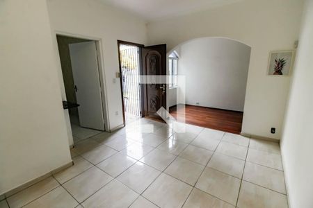 Sala 1 de casa para alugar com 2 quartos, 79m² em Jardim Ouro Preto, Taboão da Serra
