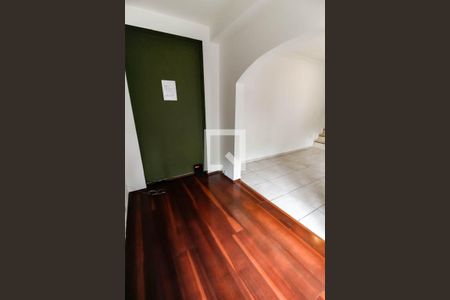 Sala 2 de casa para alugar com 2 quartos, 79m² em Jardim Ouro Preto, Taboão da Serra