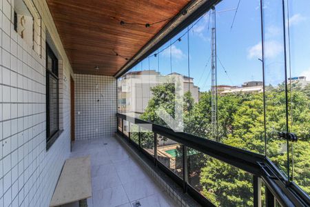 Apartamento à venda com 100m², 2 quartos e 1 vagaVaranda