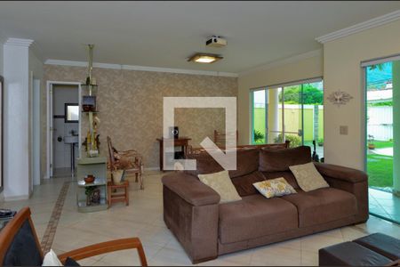 Sala de casa de condomínio para alugar com 4 quartos, 380m² em Vargem Grande, Rio de Janeiro