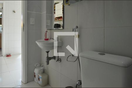 Casa de condomínio para alugar com 380m², 4 quartos e 3 vagasBanheiro de serviço