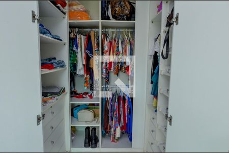 Casa de condomínio para alugar com 380m², 4 quartos e 3 vagasCloset da suíte 1