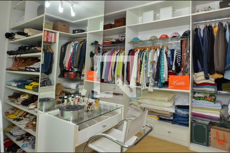 Casa de condomínio para alugar com 380m², 4 quartos e 3 vagasCloset da suíte 3