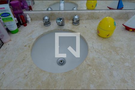 Casa de condomínio para alugar com 380m², 4 quartos e 3 vagasBanheiro da Suíte 1 e 2