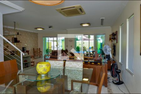 Sala de casa de condomínio para alugar com 4 quartos, 380m² em Vargem Grande, Rio de Janeiro