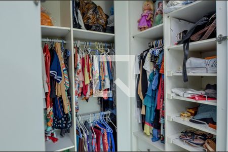 Casa de condomínio para alugar com 380m², 4 quartos e 3 vagasCloset da suíte 1