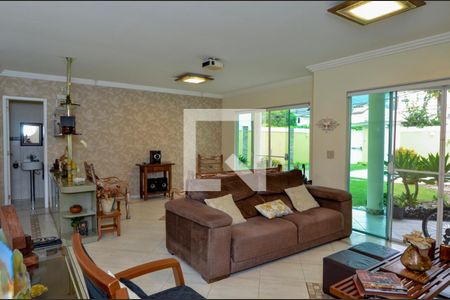 Sala de casa de condomínio para alugar com 4 quartos, 380m² em Vargem Grande, Rio de Janeiro