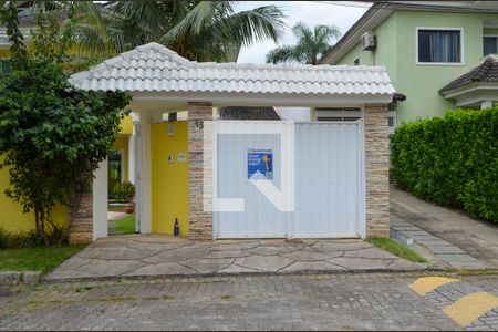 Casa de condomínio para alugar com 380m², 4 quartos e 3 vagasPlaca