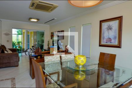 Sala de casa de condomínio para alugar com 4 quartos, 380m² em Vargem Grande, Rio de Janeiro