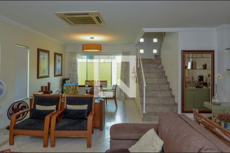 Sala de casa de condomínio para alugar com 4 quartos, 380m² em Vargem Grande, Rio de Janeiro