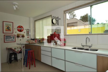 Casa de condomínio para alugar com 380m², 4 quartos e 3 vagasCozinha