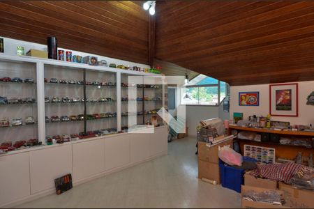 Casa de condomínio para alugar com 380m², 4 quartos e 3 vagasSótão