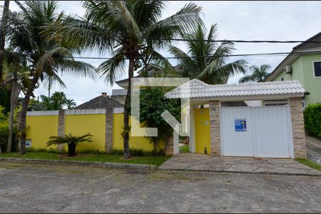 Casa de condomínio para alugar com 380m², 4 quartos e 3 vagasFachada