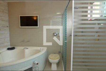 Casa de condomínio para alugar com 380m², 4 quartos e 3 vagasBanheiro da Suíte 3