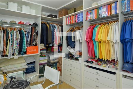 Casa de condomínio para alugar com 380m², 4 quartos e 3 vagasCloset da suíte 3