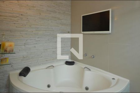 Casa de condomínio para alugar com 380m², 4 quartos e 3 vagasBanheiro da Suíte 3