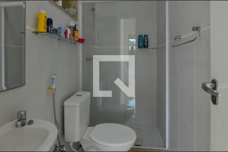 Casa de condomínio para alugar com 380m², 4 quartos e 3 vagasBanheiro de serviço