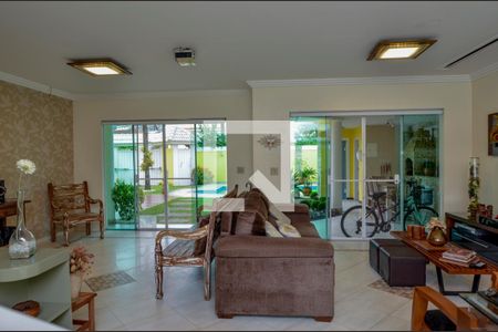 Sala de casa de condomínio para alugar com 4 quartos, 380m² em Vargem Grande, Rio de Janeiro